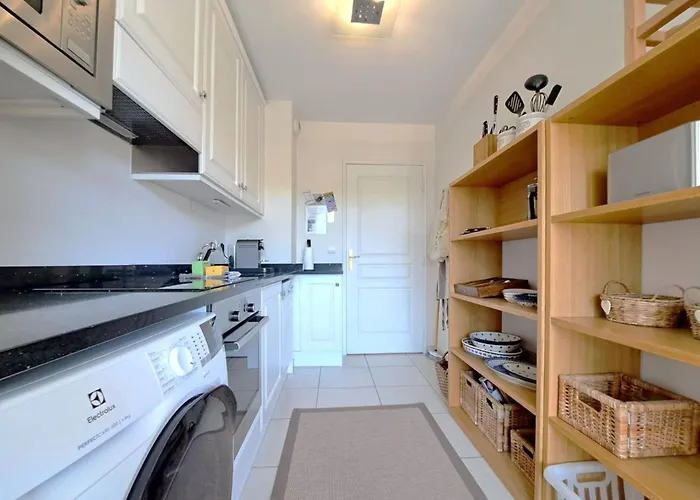 3br In With Swimming Pool Terraces Parking & Ac - Benakey